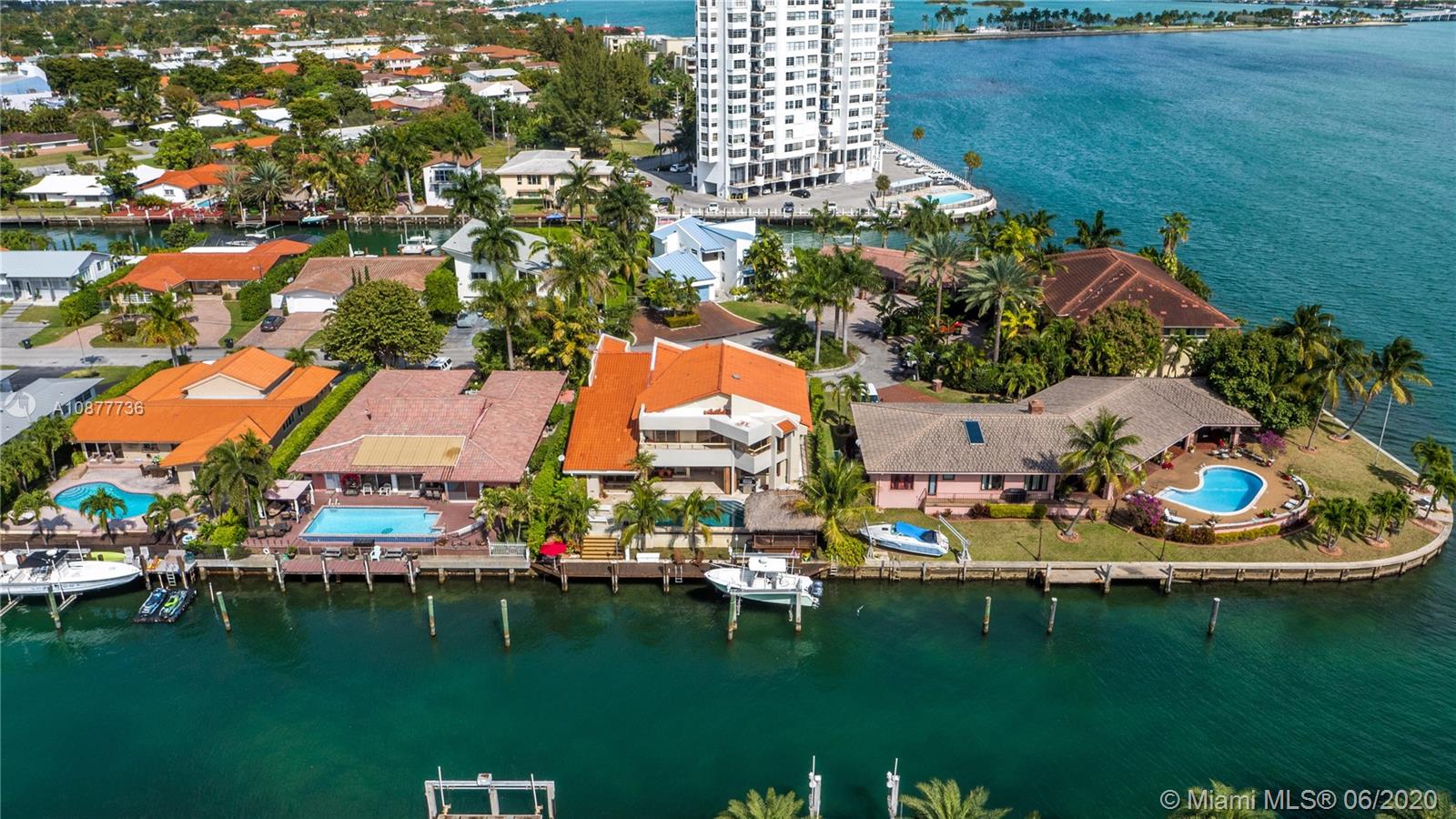 2076 Northeast 121st Road North Miami, FL 33181 - Photo 20 of 35 Gallery Image 20