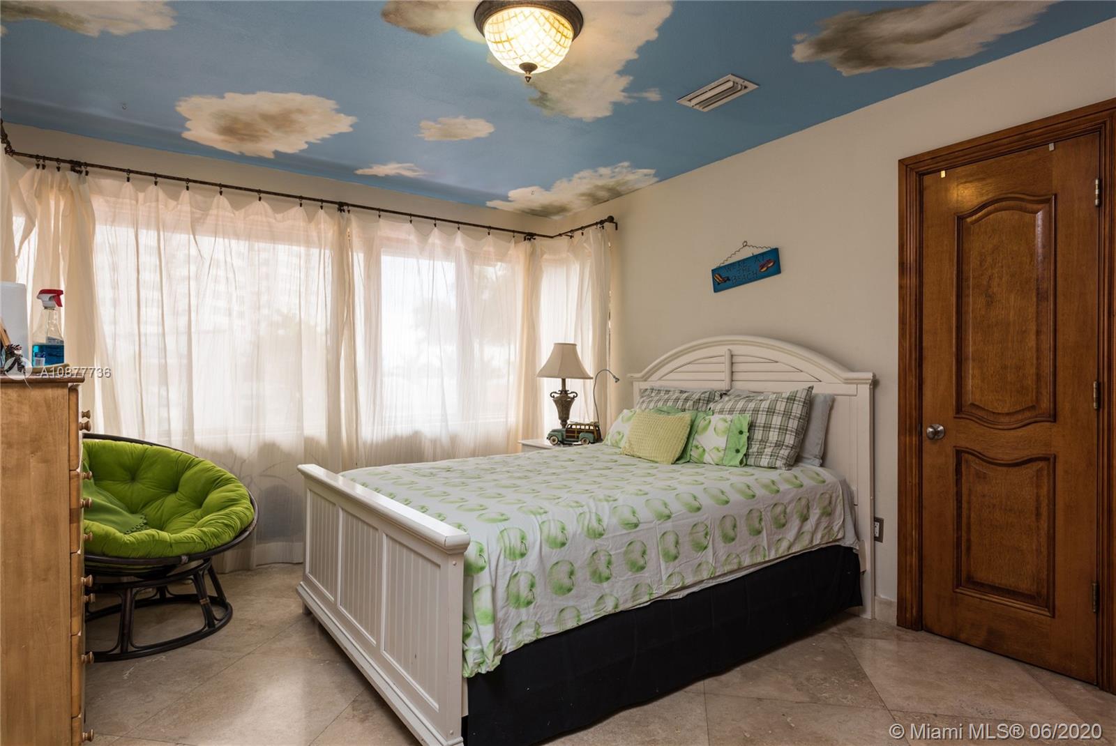 2076 Northeast 121st Road North Miami, FL 33181 - Photo 31 of 35 Gallery Image 31