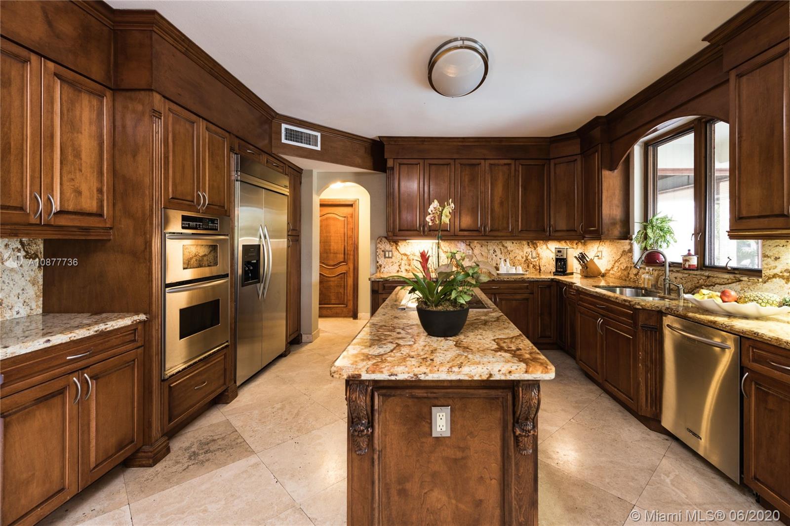 2076 Northeast 121st Road North Miami, FL 33181 - Photo 5 of 35 Gallery Image 5