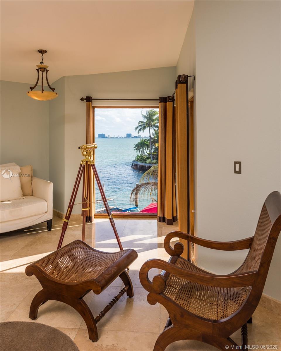 2076 Northeast 121st Road North Miami, FL 33181 - Photo 10 of 35 Gallery Image 10