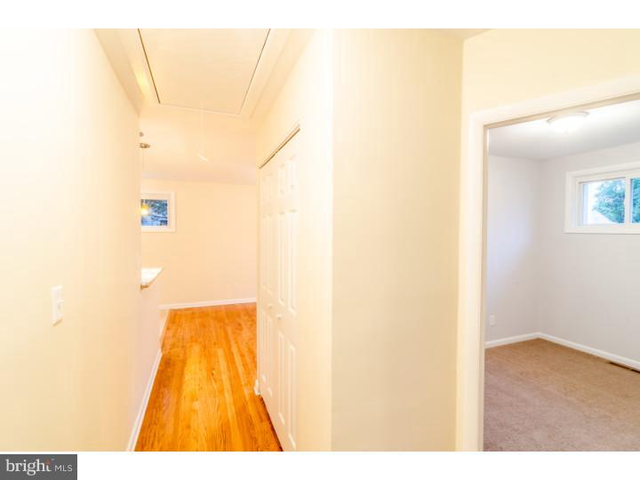 43 Roxeter Road New Castle, DE 19720 - Photo 10 of 18 Hallway