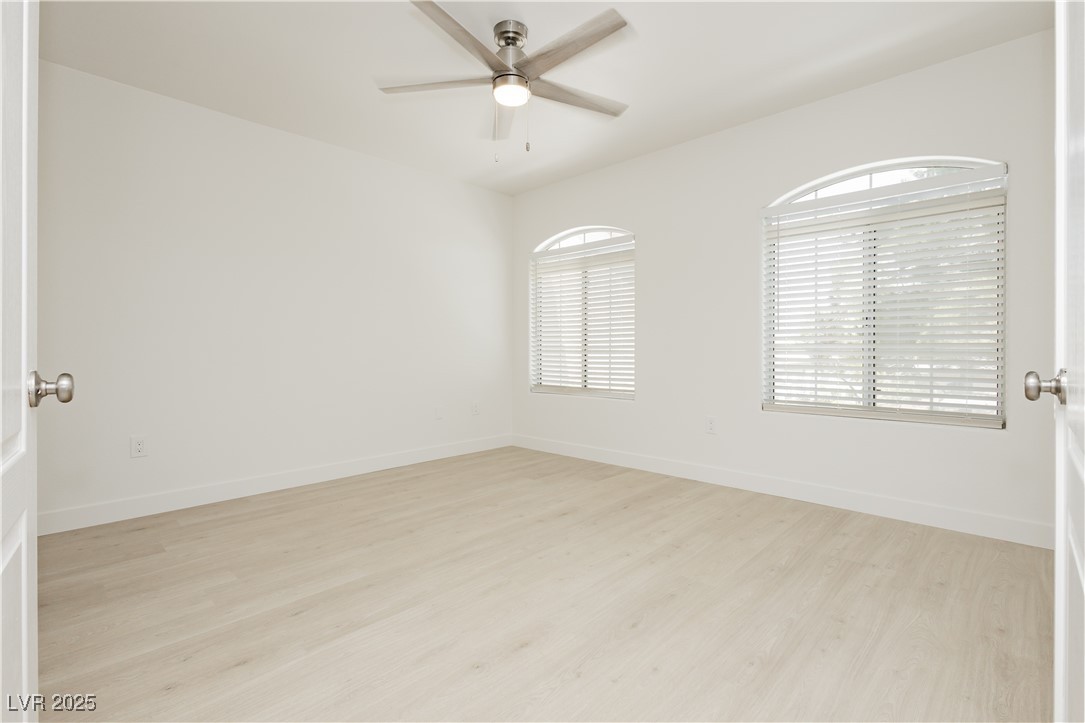7400 West Flamingo Road, Unit 2033 Las Vegas, NV 89147 - Photo 22 of 38 Guest bedroom.