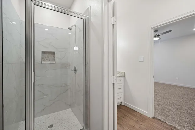 a view of an house with backyard