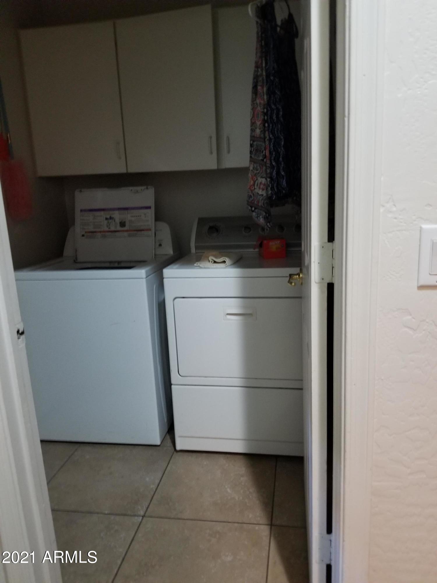 2723 East Carson Road Phoenix, AZ 85042 - Photo 19 of 24 Indoor Laudry
