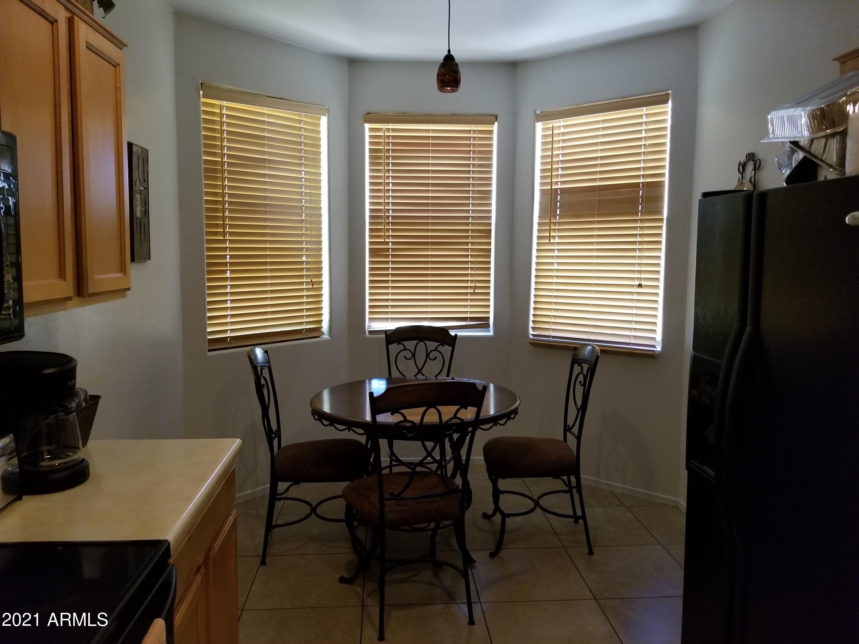2723 East Carson Road Phoenix, AZ 85042 - Photo 2 of 24 Kitchen breakfast nook