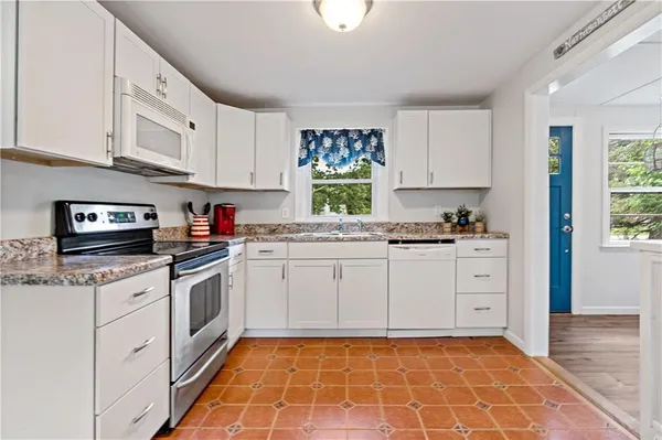 $3,000 | 76 South River Drive, Narragansett, RI 02882