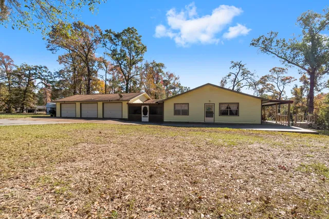 a front view of house with yard