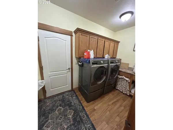 $889,900 | 7465 Kings Valley Highway, Dallas, OR 97338