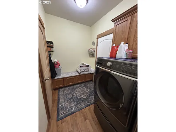 $889,900 | 7465 Kings Valley Highway, Dallas, OR 97338