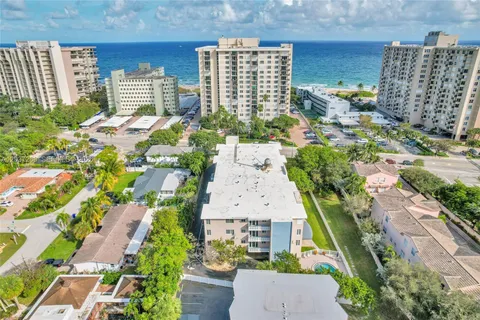 $2,600 | 1965 South Ocean Boulevard, Unit 208, Lauderdale-by-the-Sea, FL 33062
