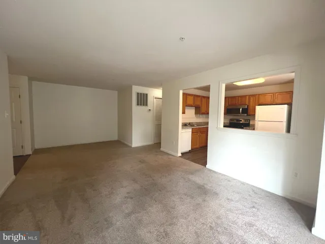 $2,150 | 7532 Coxton Court, Unit 128, Alexandria, VA 22306