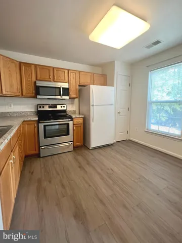 $2,150 | 7532 Coxton Court, Unit 128, Alexandria, VA 22306