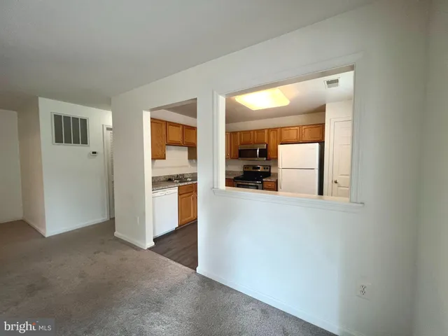 $2,150 | 7532 Coxton Court, Unit 128, Alexandria, VA 22306