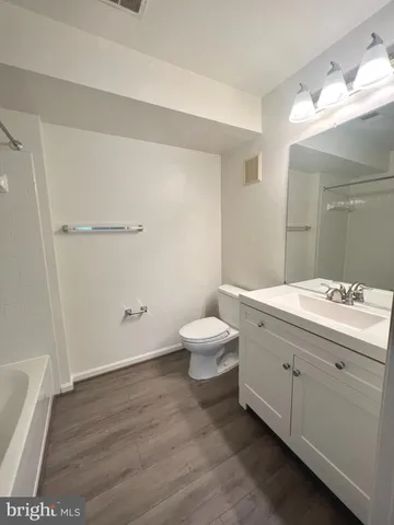 $2,150 | 7532 Coxton Court, Unit 128, Alexandria, VA 22306