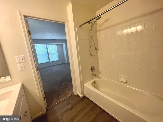 $2,150 | 7532 Coxton Court, Unit 128, Alexandria, VA 22306