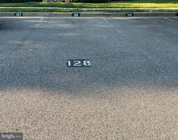 $2,150 | 7532 Coxton Court, Unit 128, Alexandria, VA 22306