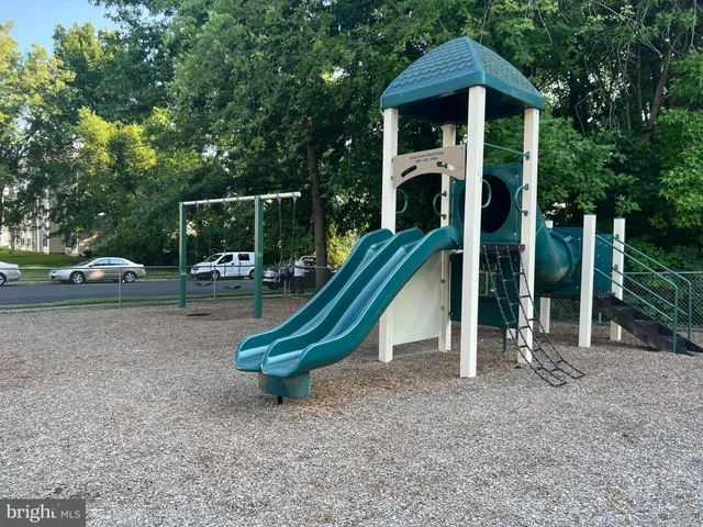 $2,150 | 7532 Coxton Court, Unit 128, Alexandria, VA 22306