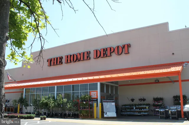 $2,150 | 7532 Coxton Court, Unit 128, Alexandria, VA 22306