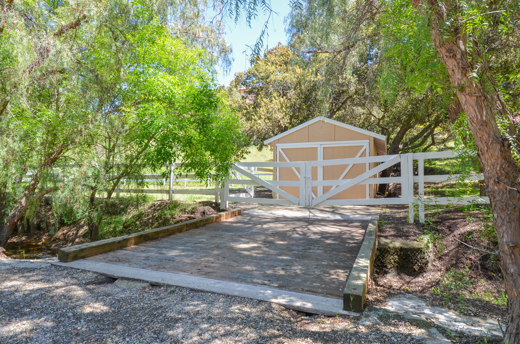 180 Sundown Road Thousand Oaks, CA 91361 - Photo 28 of 32 a front view of a house with a yard