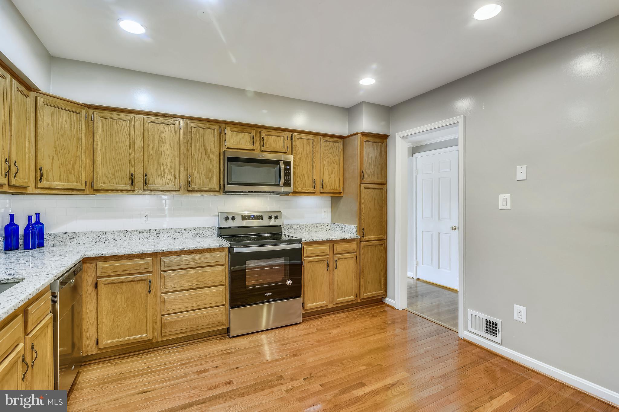 6819 Melrose Drive McLean, VA 22101 - Photo 13 of 45 New Counter Top and Backsplash