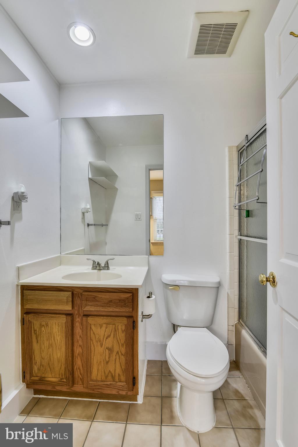 6819 Melrose Drive McLean, VA 22101 - Photo 20 of 45 Bathroom Adjoining Dressing Area