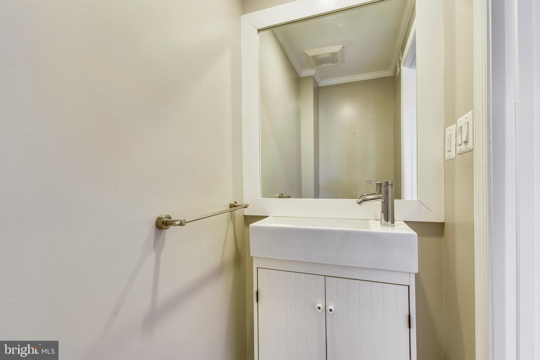 6819 Melrose Drive McLean, VA 22101 - Photo 8 of 45 Powder Room on Main Level