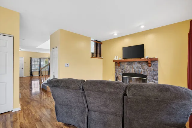 $285,000 | 1451 Red Top Lane, Minooka, IL 60447