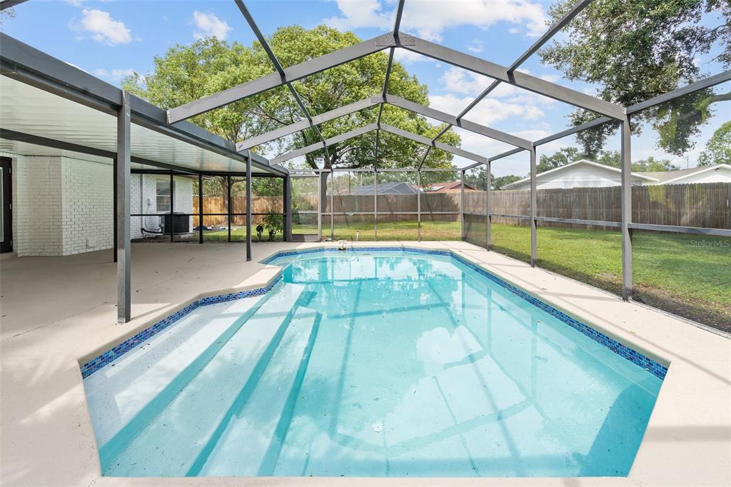 5207 Burr Place Seffner, FL 33584 - Photo 24 of 34 a view of yard from a balcony