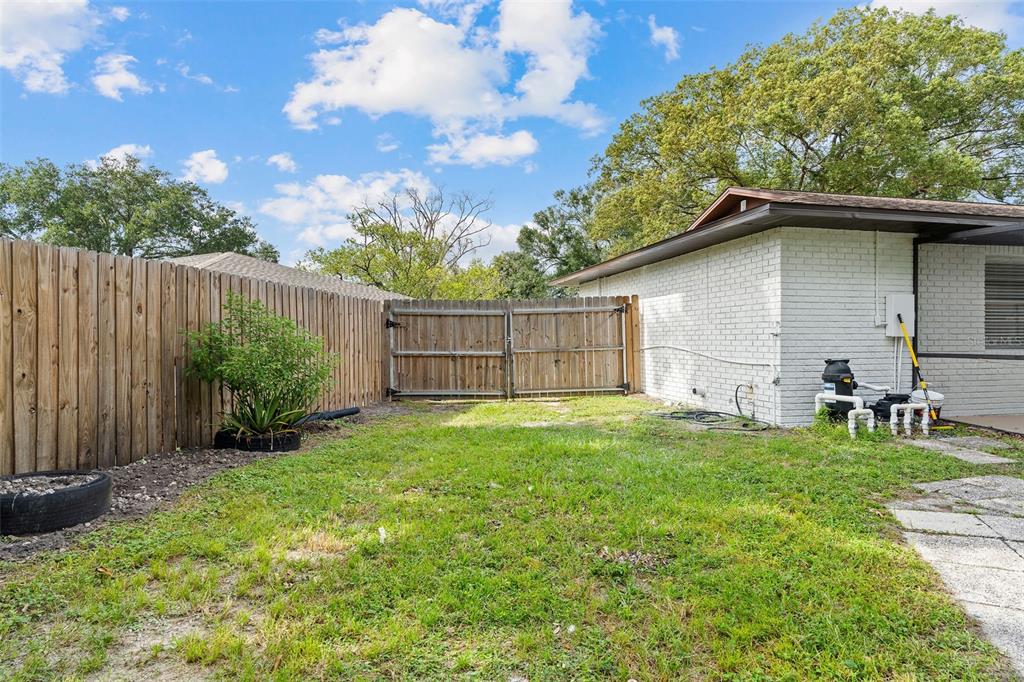 5207 Burr Place Seffner, FL 33584 - Photo 31 of 34 a backyard of a house with table and chairs