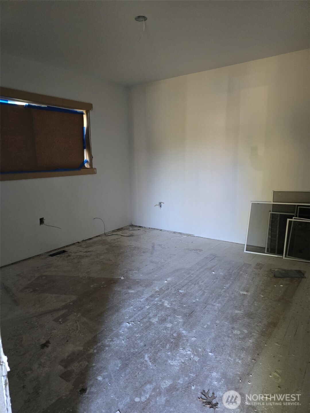 1501 Broadway Everett, WA 98201 - Photo 6 of 9 a view of empty room with wooden floor