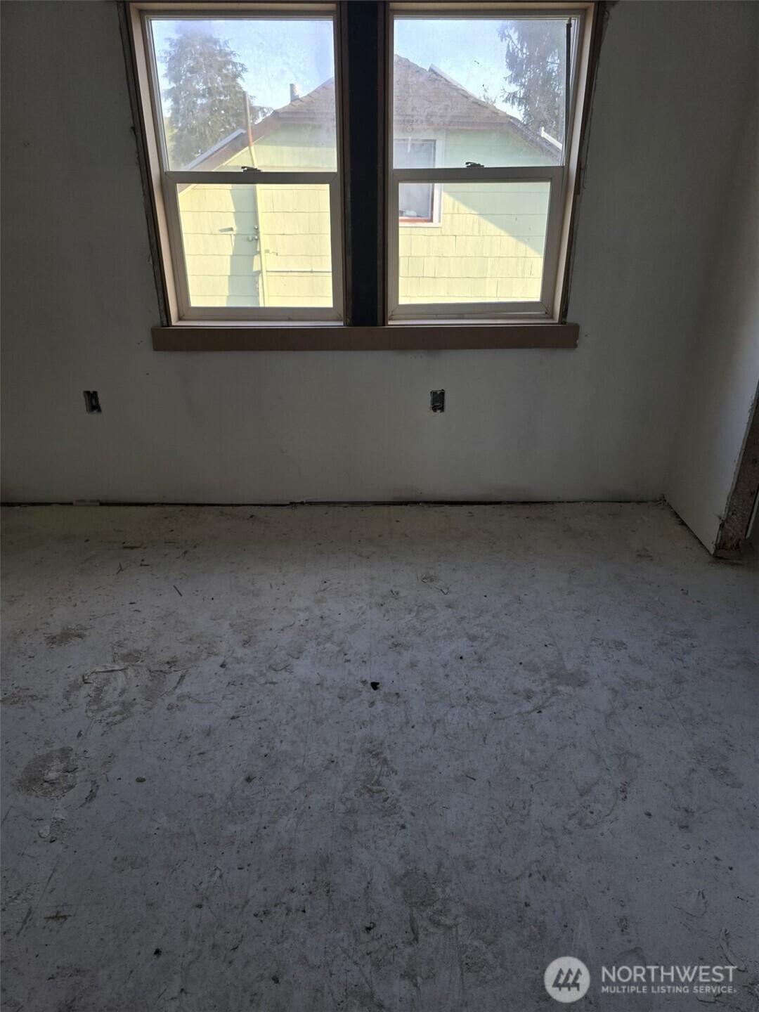 1501 Broadway Everett, WA 98201 - Photo 8 of 9 a view of an empty room with a window