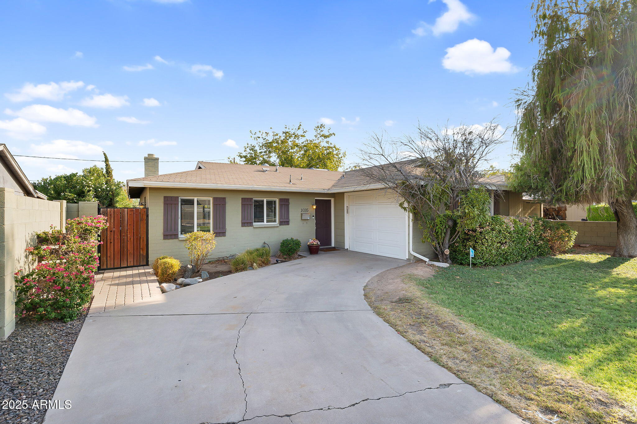 1035 East Pierson Street Phoenix, AZ 85014 - Photo 2 of 34 a view of a house with backyard and garden