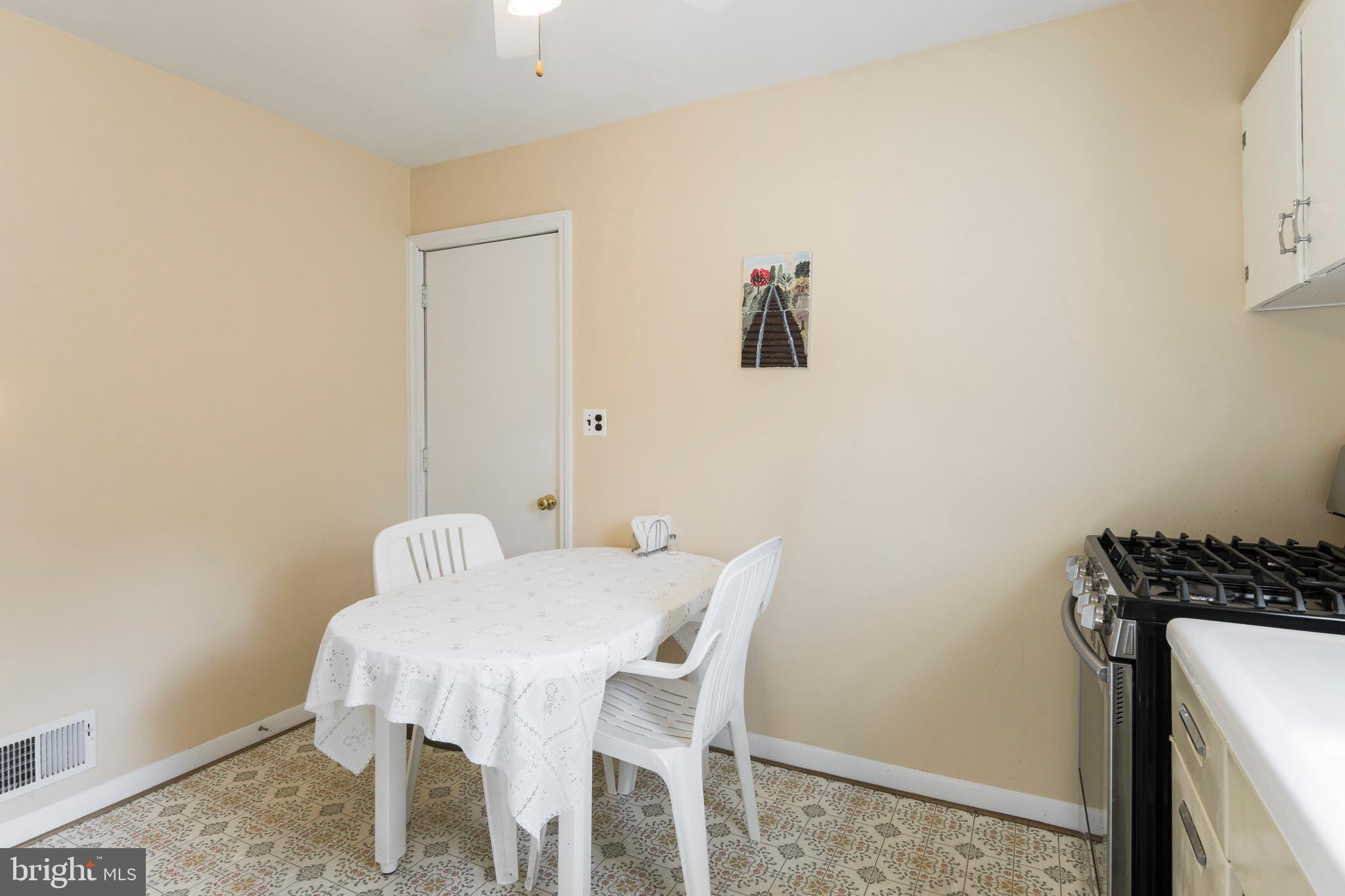 5 Lexington Road Hanover, MD 21076 - Photo 13 of 36 Lots of Room for Eating