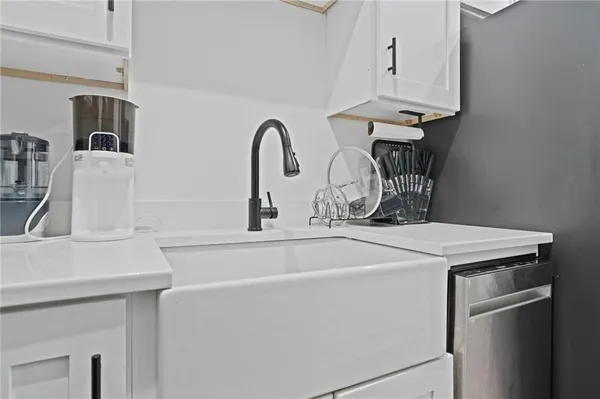 a close view of sink and tap