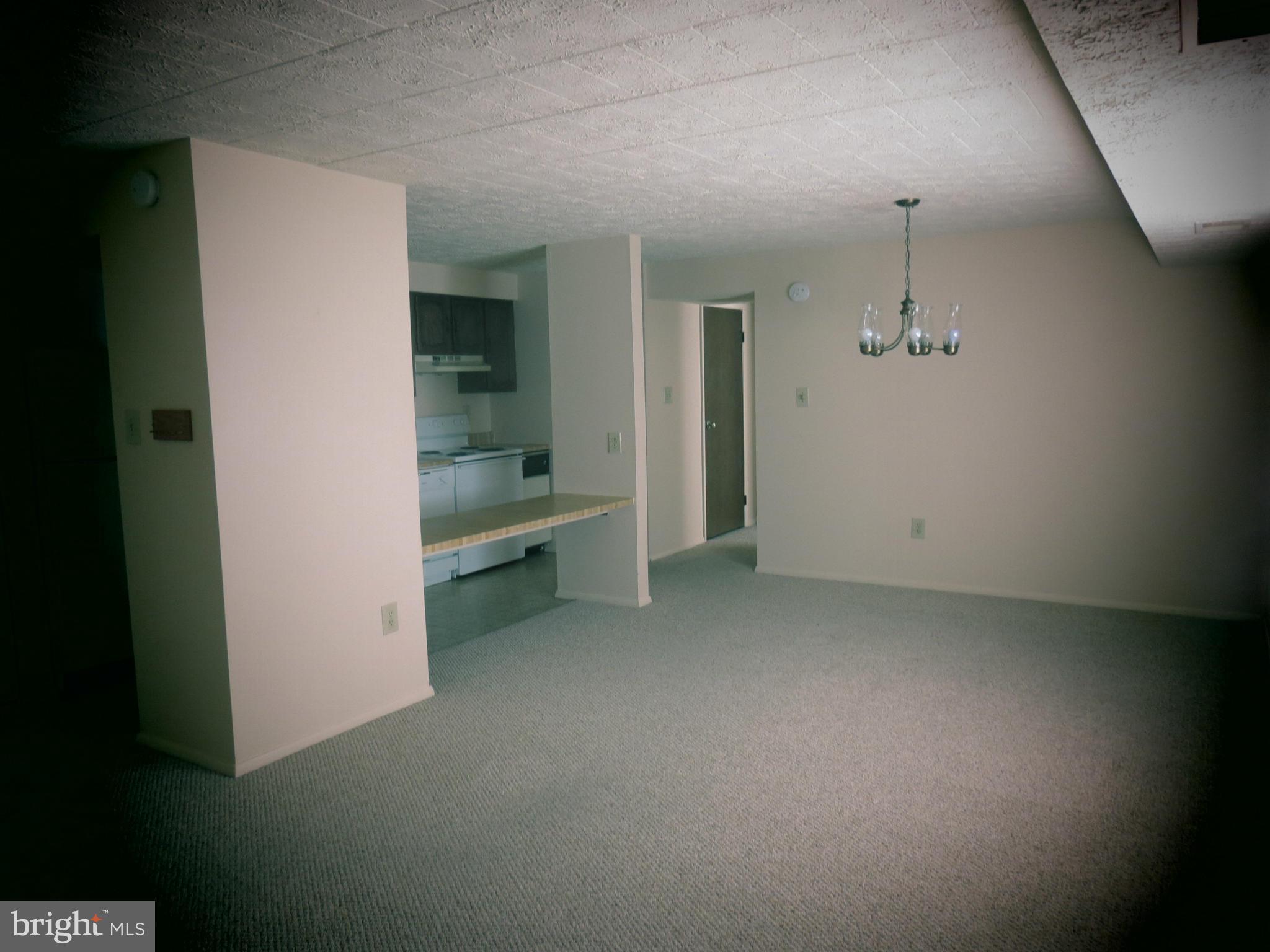 1001 Heather Ridge Drive, Unit B Frederick, MD 21702 - Photo 7 of 30 Living Room