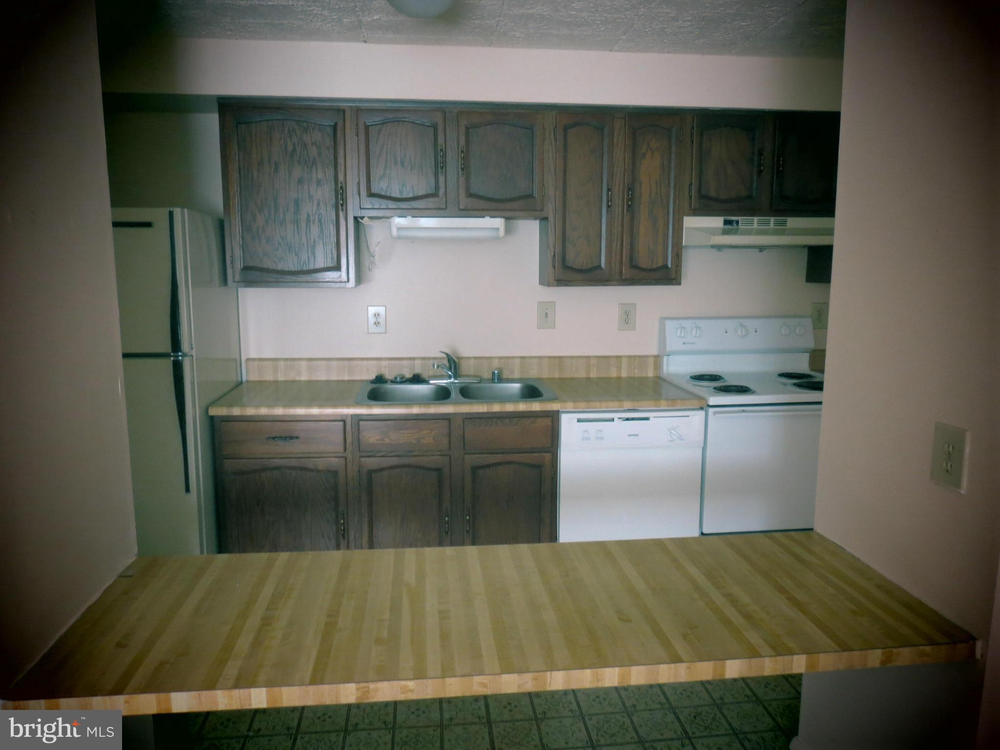 1001 Heather Ridge Drive, Unit B Frederick, MD 21702 - Photo 10 of 30 Kitchen