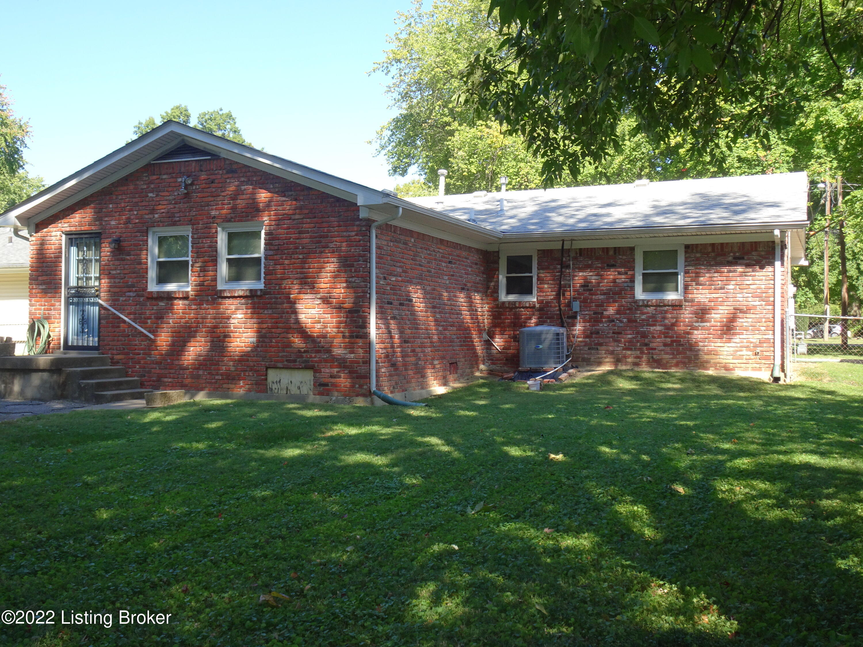 1828 Heaton Road Louisville, KY 40216 - Photo 17 of 17 DSC05095