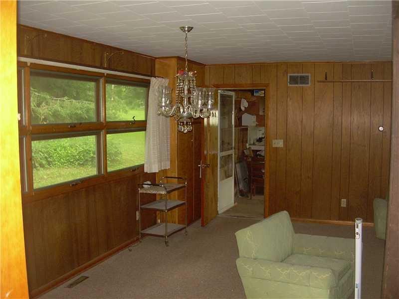 291 Old Rte 19 New Castle, PA 16101 - Photo 3 of 12 Family Room. Family room/dining room combo