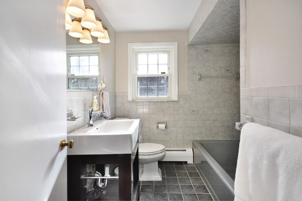 26 Earl Street Lexington, MA 02421 - Photo 14 of 33 Gallery Image 14