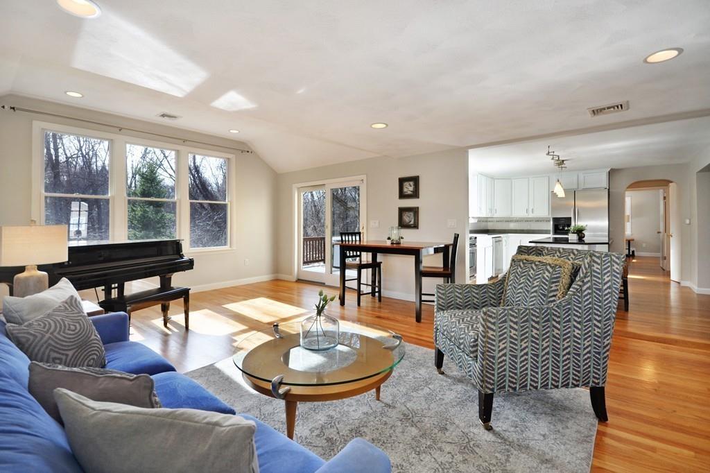 26 Earl Street Lexington, MA 02421 - Photo 6 of 33 Gallery Image 6