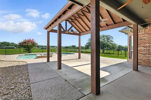 a view of porch with a backyard
