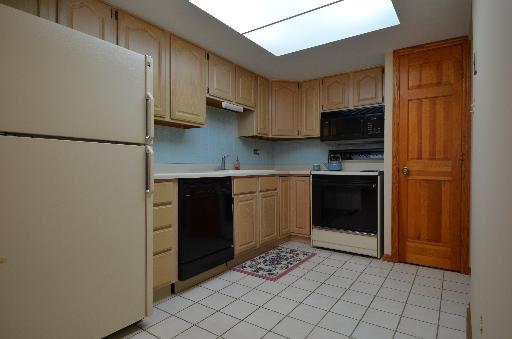 9105 South Roberts Road, Unit 3D Hickory Hills, IL 60457 - Photo 3 of 9