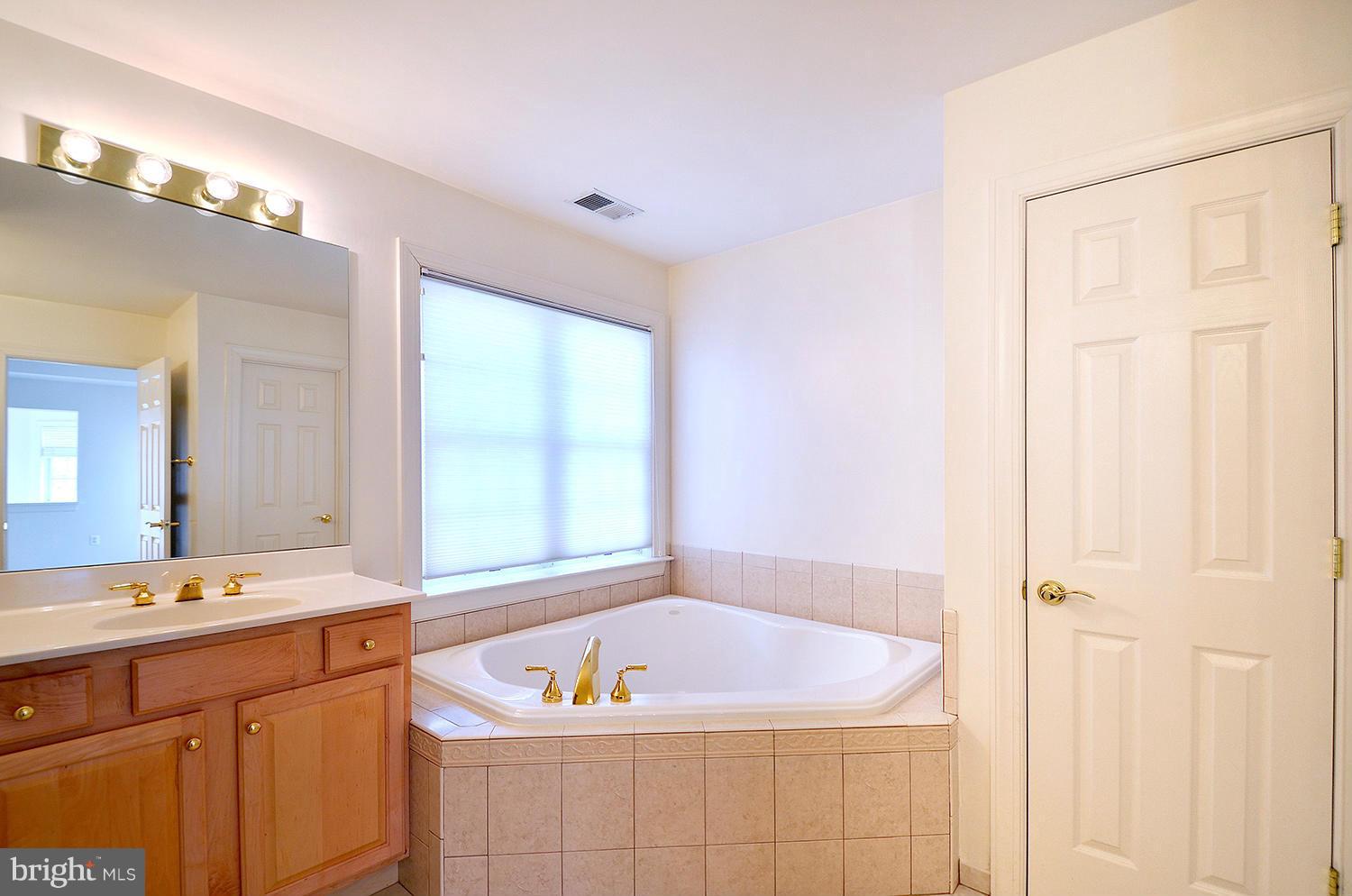 5914 Ipswich Road Bethesda, MD 20814 - Photo 21 of 30 Bath (Master)