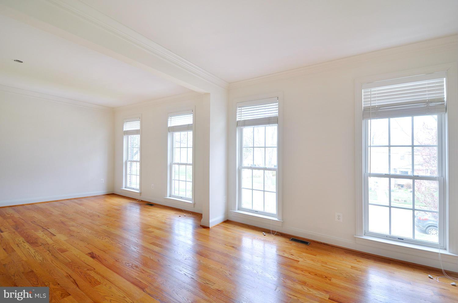 5914 Ipswich Road Bethesda, MD 20814 - Photo 5 of 30 Living Room