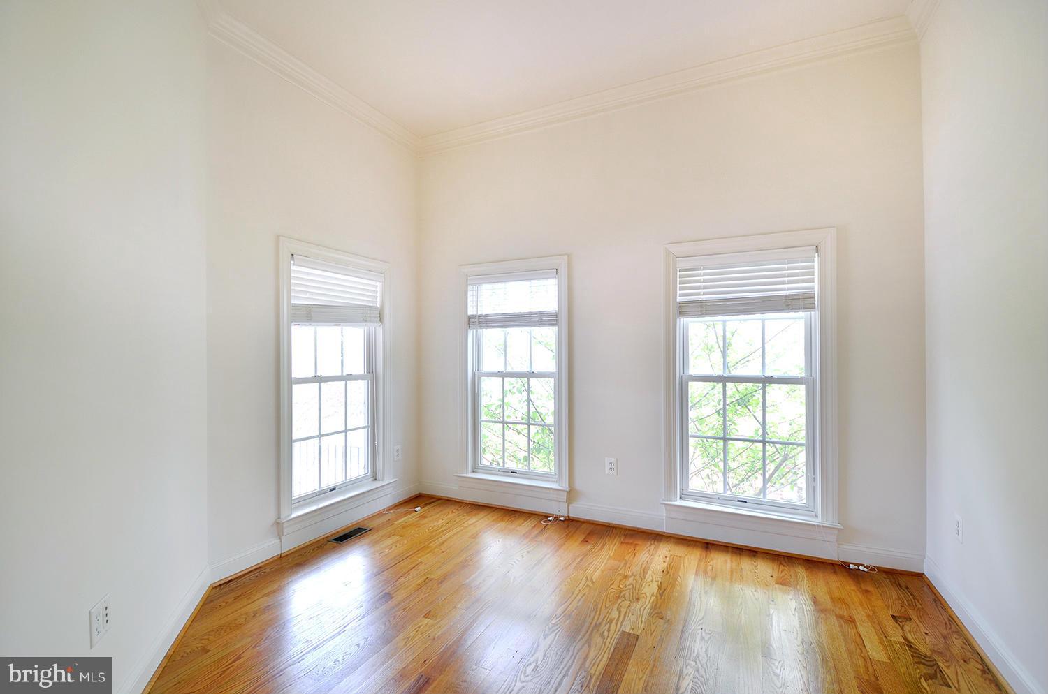 5914 Ipswich Road Bethesda, MD 20814 - Photo 9 of 30 Interior (General)