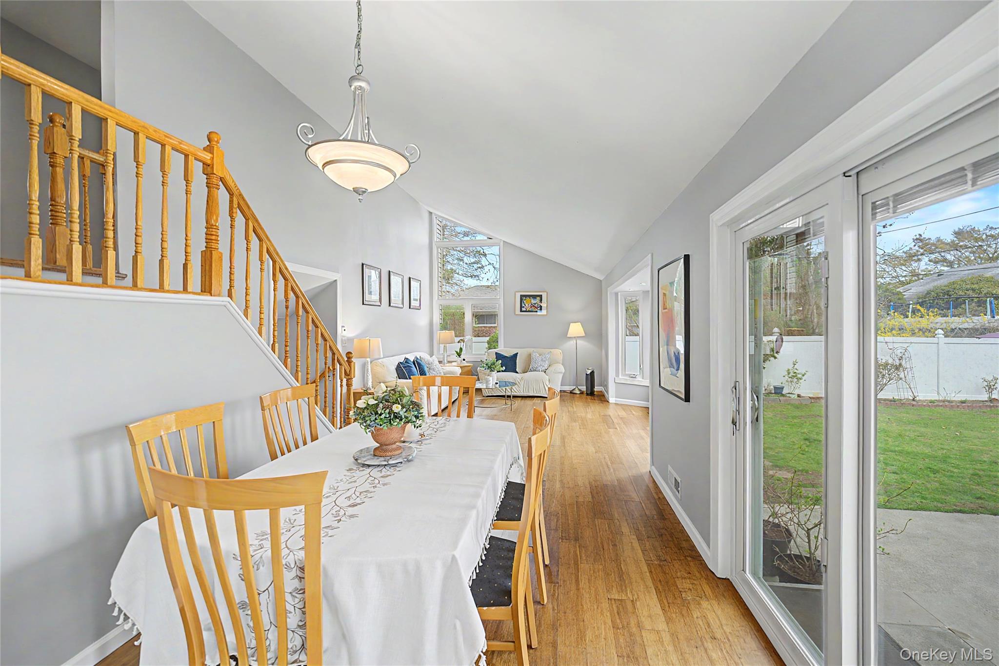8 Central Park Road Plainview, NY 11803 - Photo 15 of 37