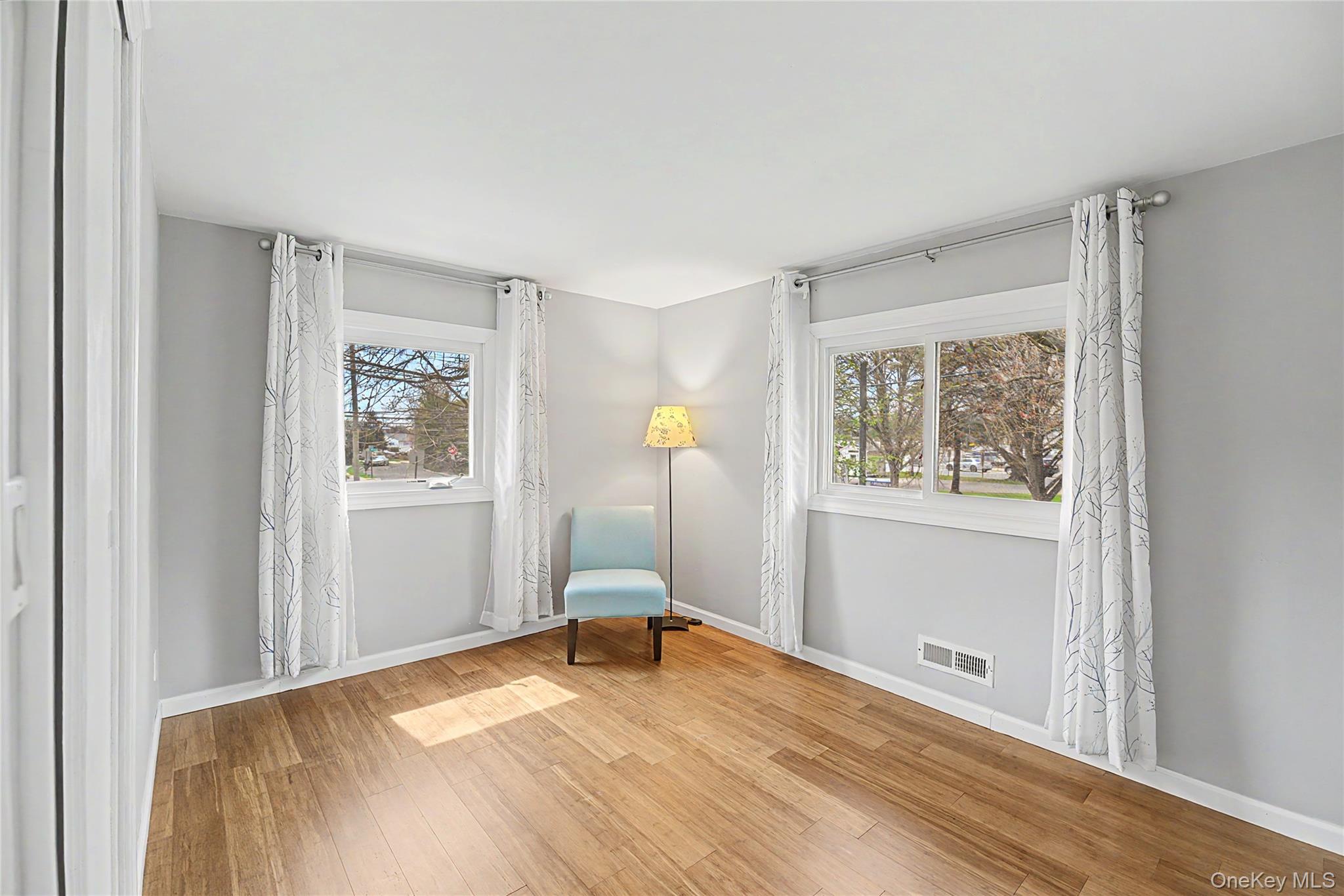 8 Central Park Road Plainview, NY 11803 - Photo 20 of 37