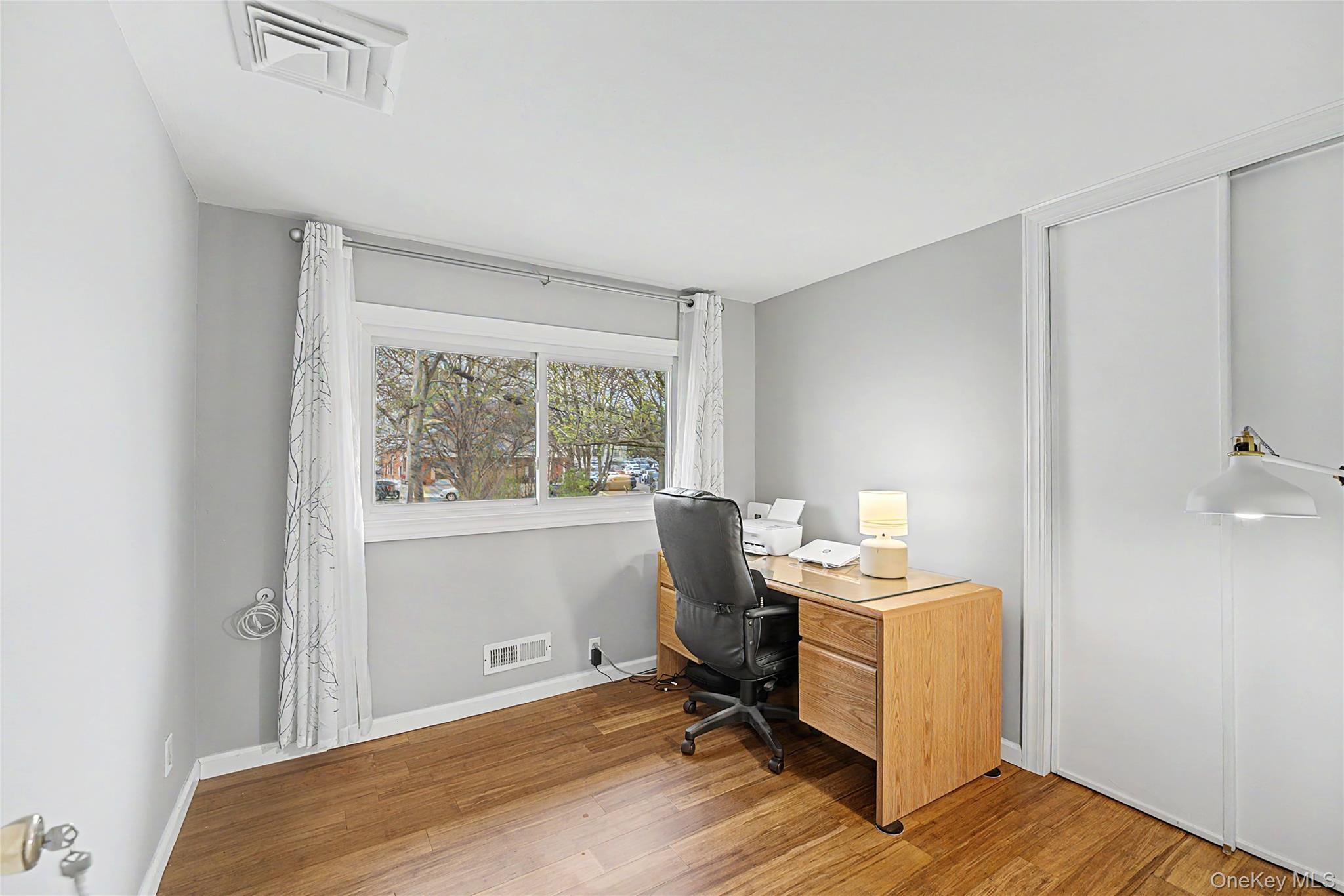 8 Central Park Road Plainview, NY 11803 - Photo 23 of 37