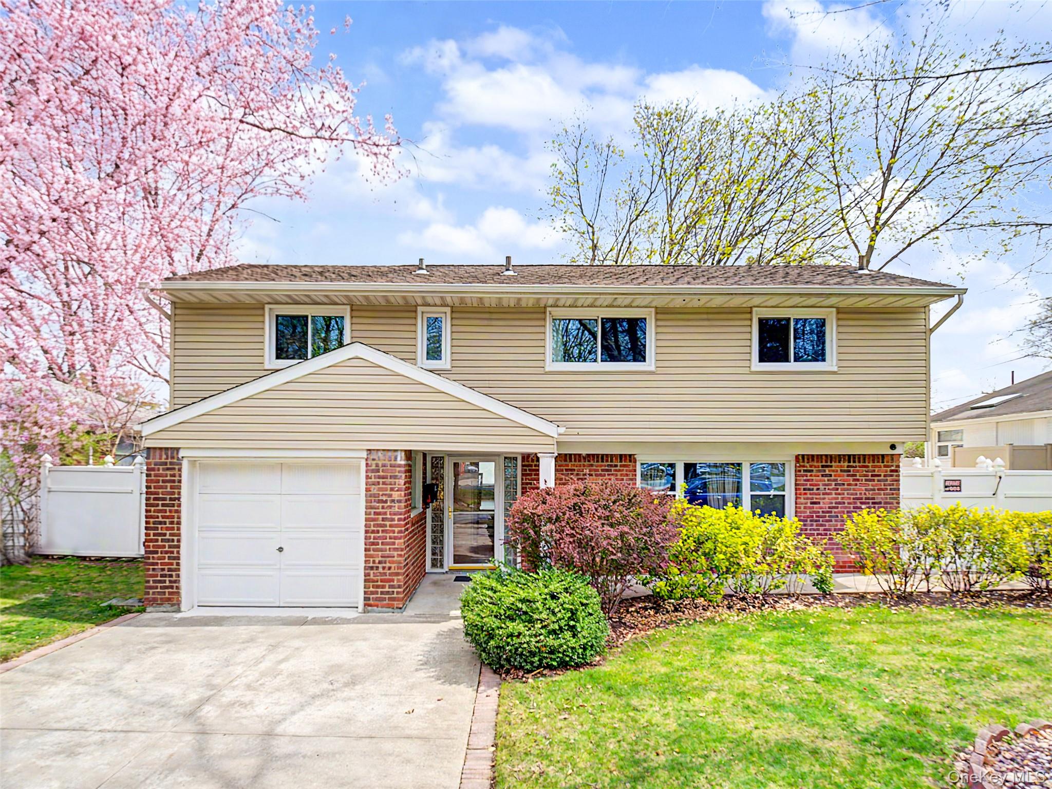 8 Central Park Road Plainview, NY 11803 - Photo 3 of 37