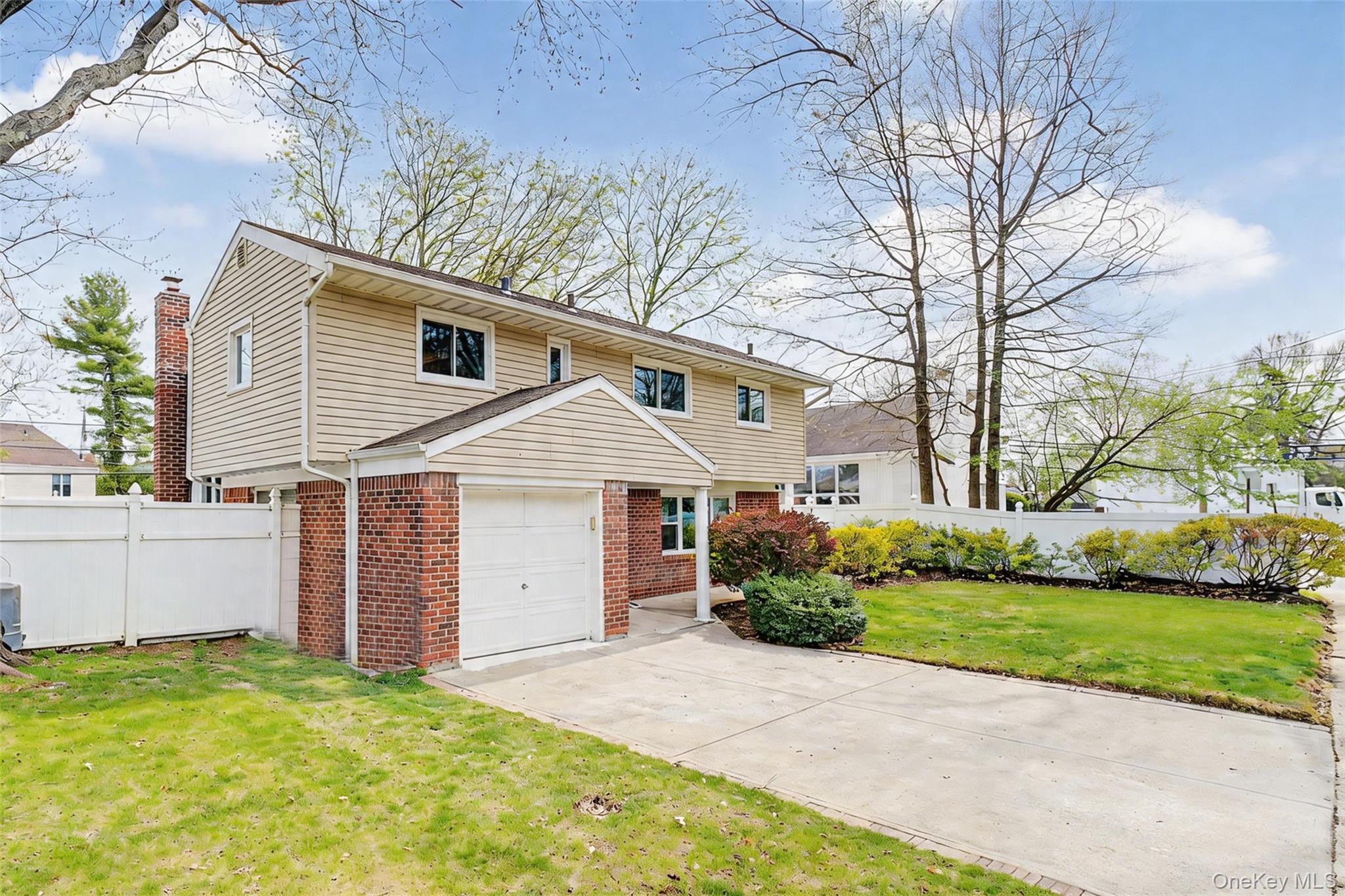 8 Central Park Road Plainview, NY 11803 - Photo 4 of 37
